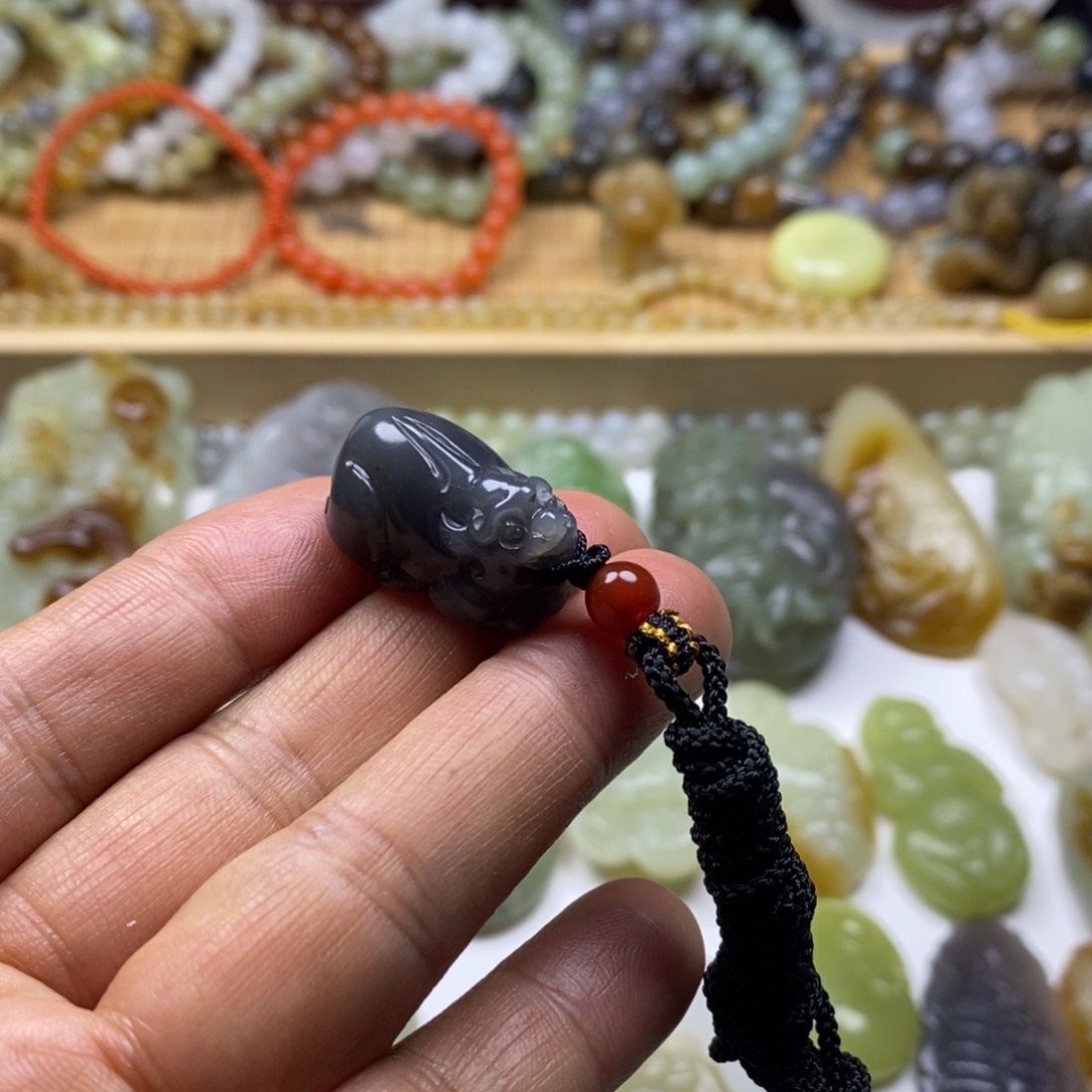 和田玉（糖玉）颈饰未镶嵌