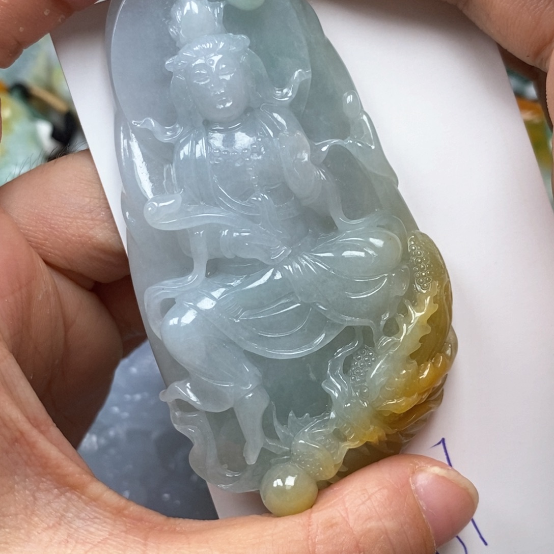 强***翡翠未镶嵌颈饰翡翠