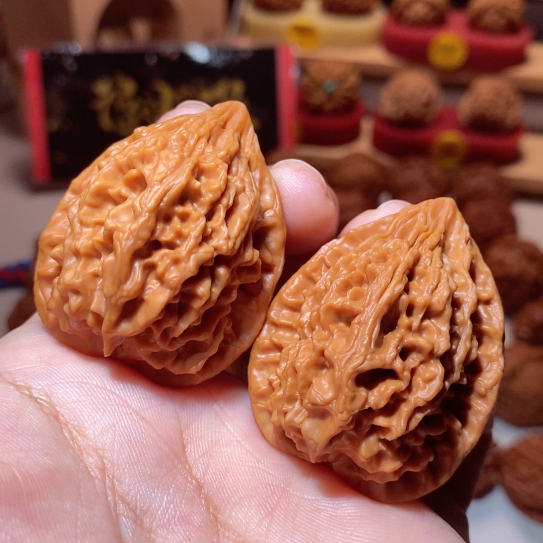 文玩核桃把件十三陵鸡心