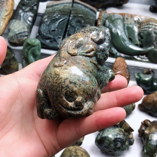 岫岩河磨玉（透闪石质玉）把件未镶嵌孤****y