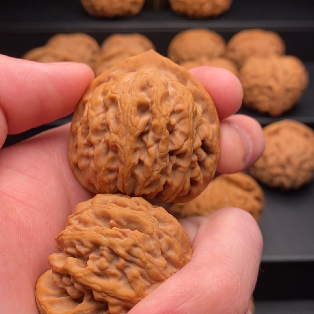 文玩核桃把件W****?岳尊