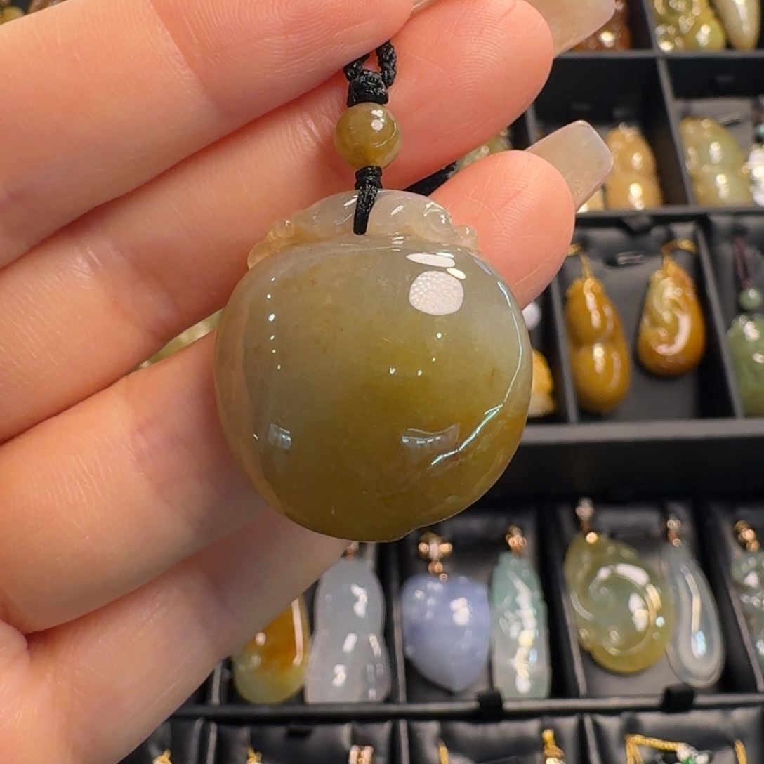 翡翠未镶嵌颈饰寿桃