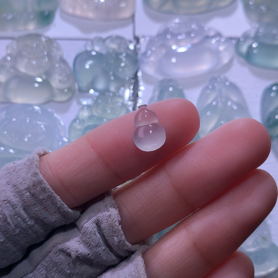 翡翠未镶嵌颈饰葫芦