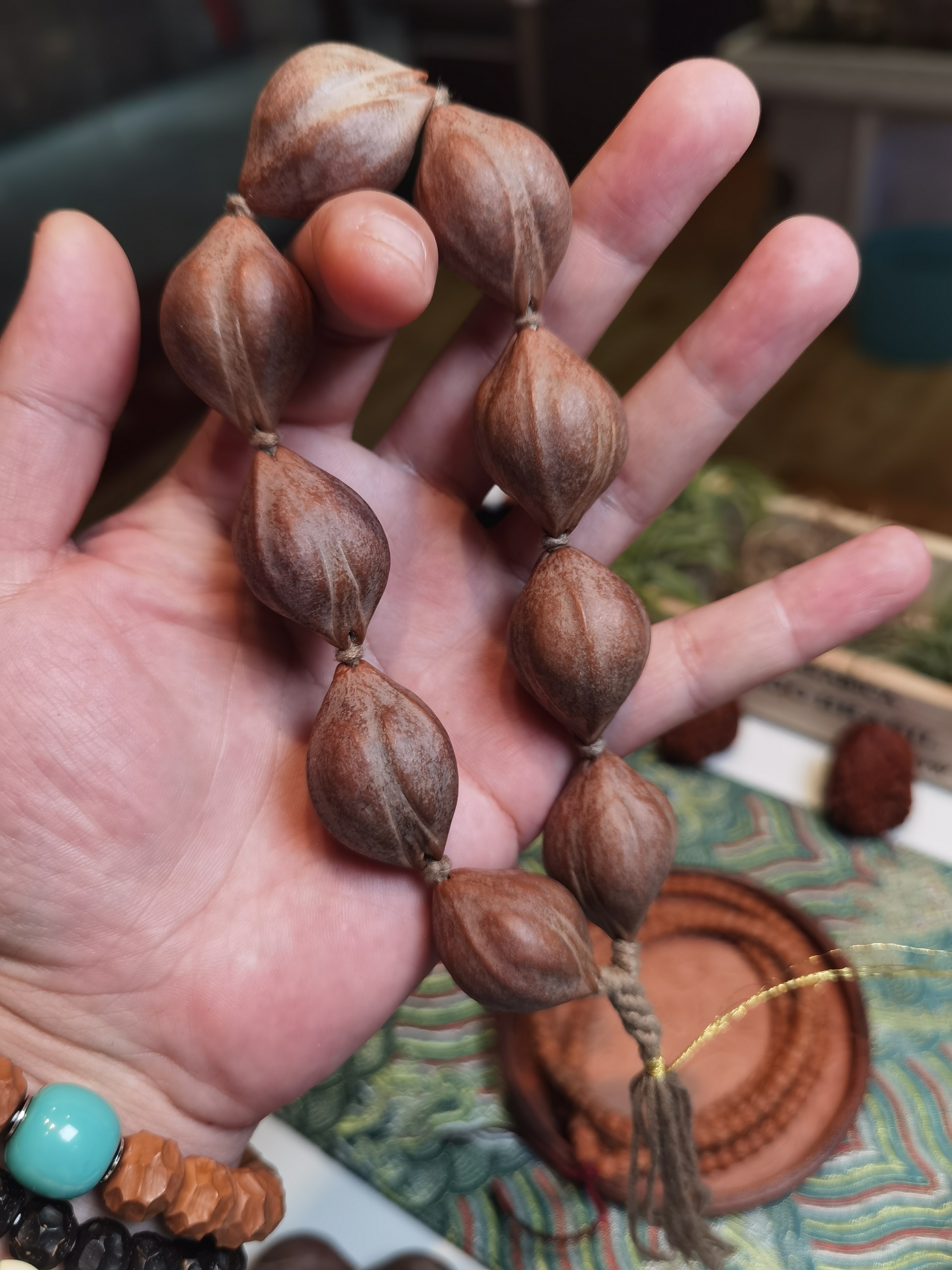 橄榄核手串儿尺寸22至23随机发。