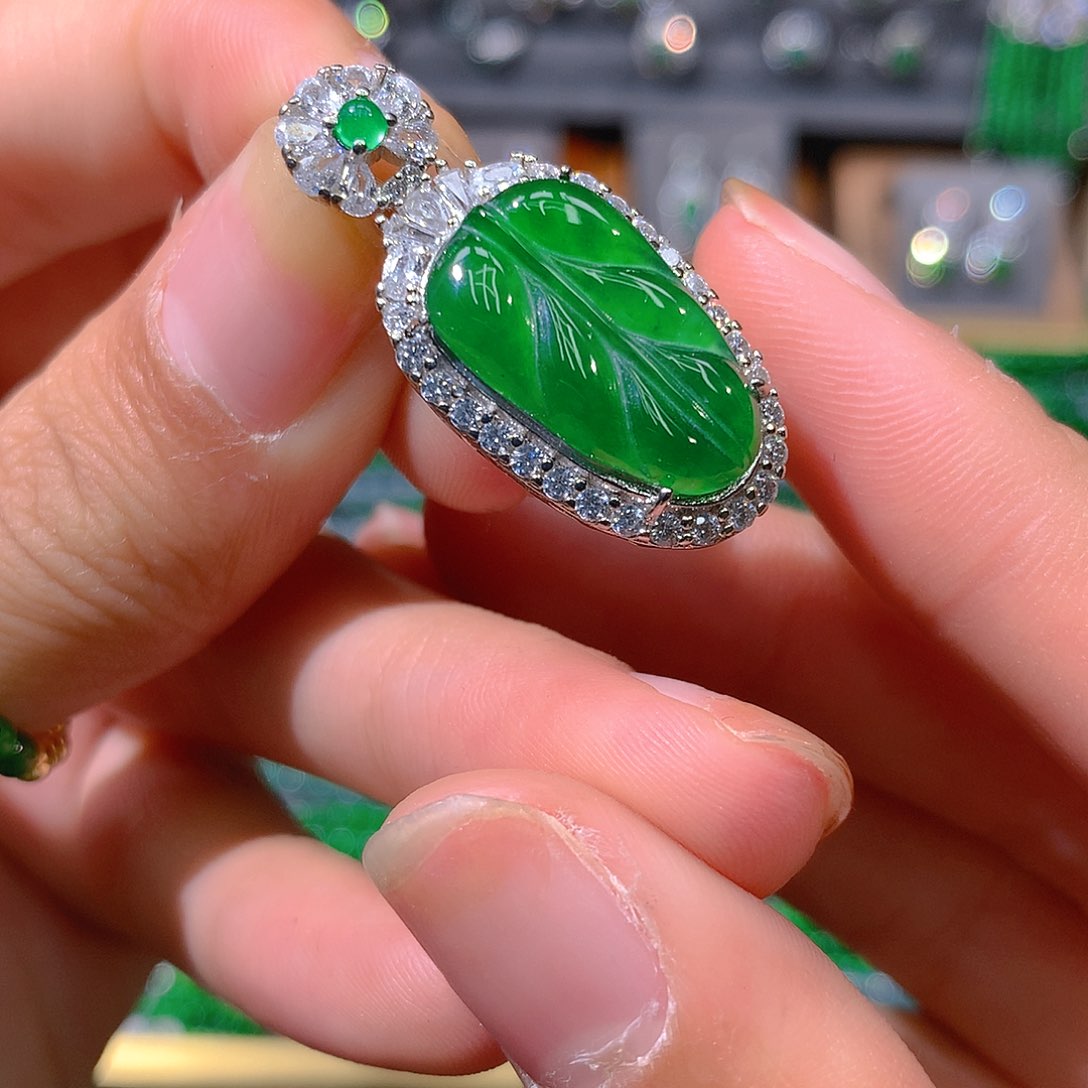 翡翠耳饰未镶嵌天然翡翠