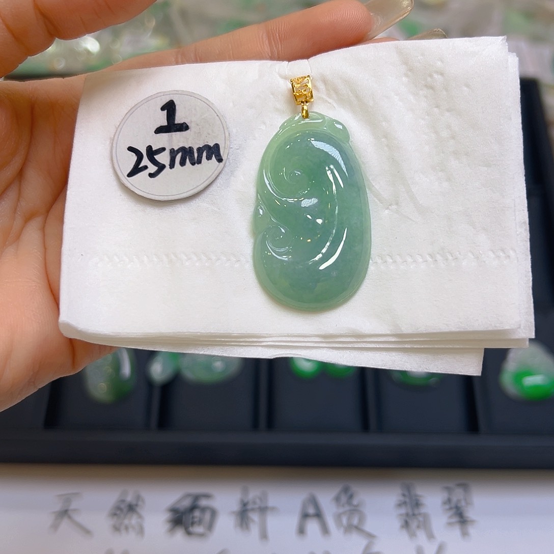 翡翠颈饰18K金镶嵌翡翠