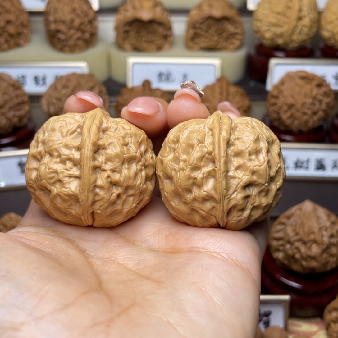 文玩核桃把件铁*卧龙元宝38左右