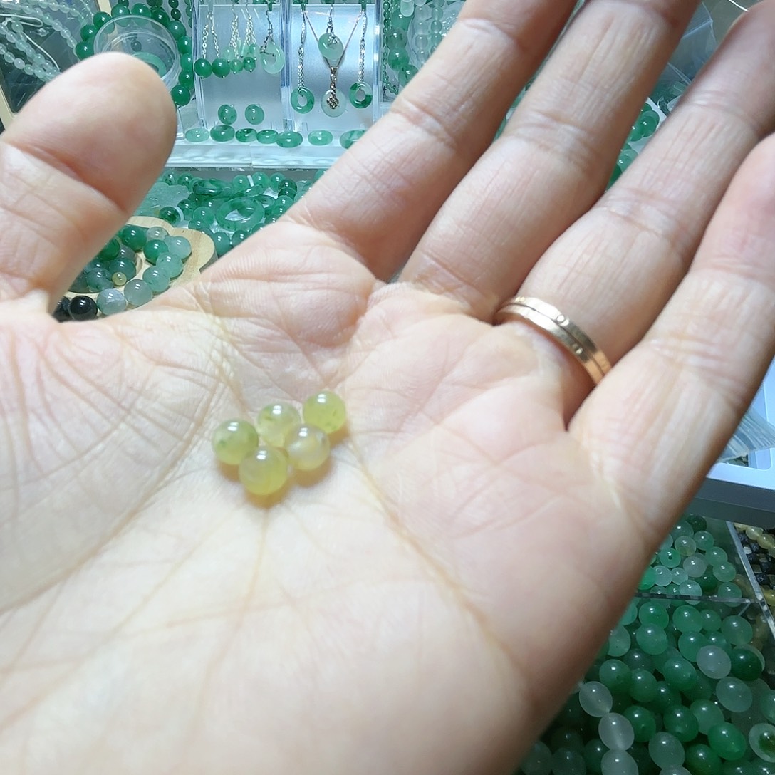 石英质玉手串未镶嵌给****k卡5珠子5颗