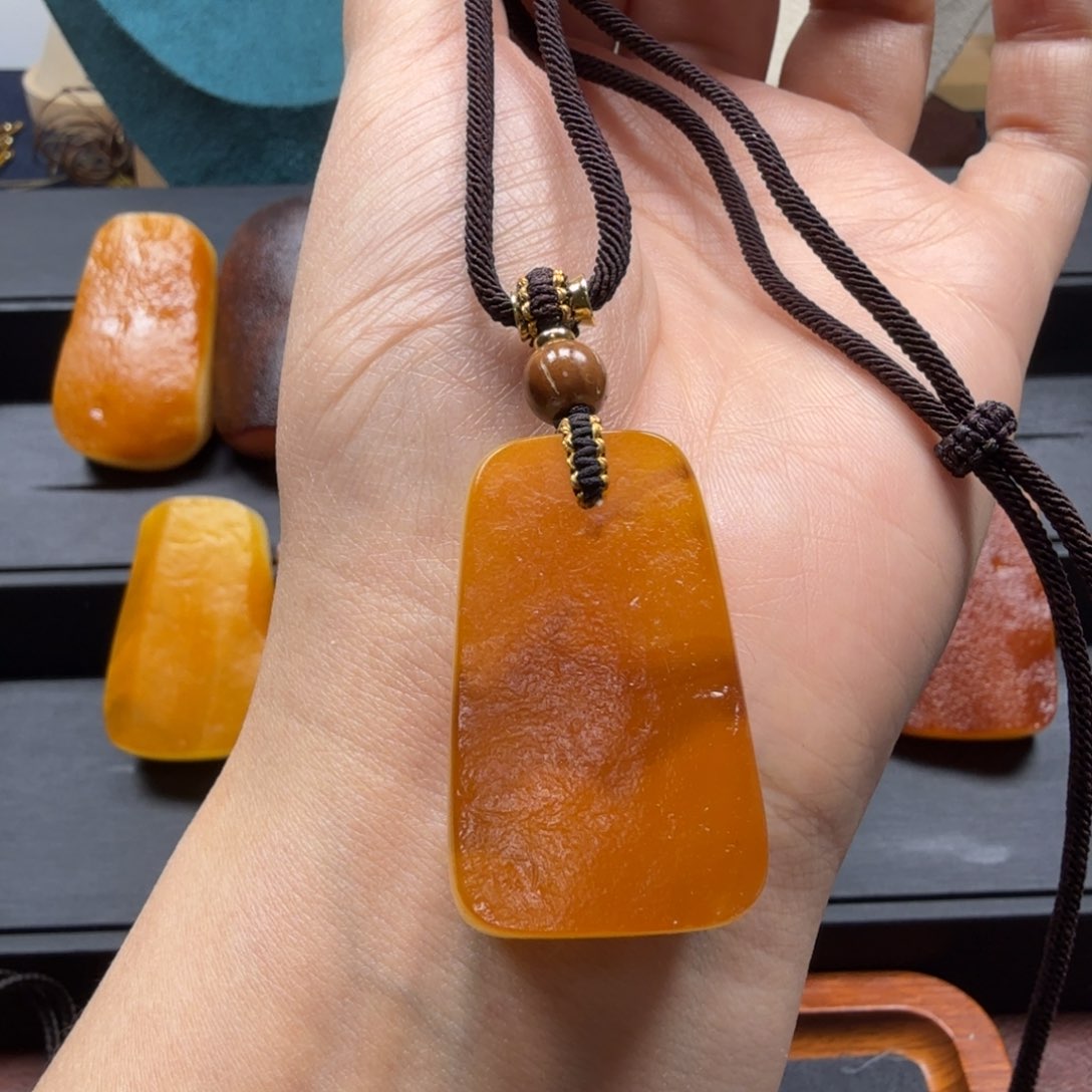 琥珀吊坠(赠链)未镶嵌