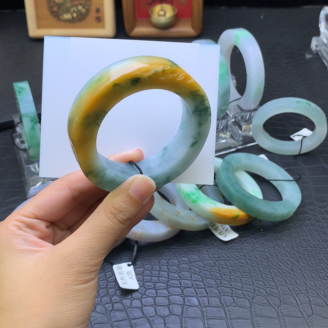 定制翡翠未镶嵌翡翠手镯