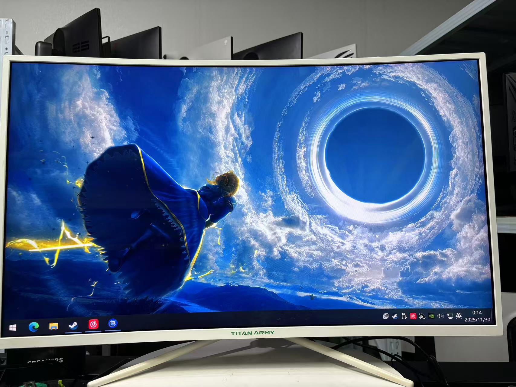 9新 TITAN ARMY/泰坦军团 9新白色40寸2K165HZ办公游戏电竞显示器