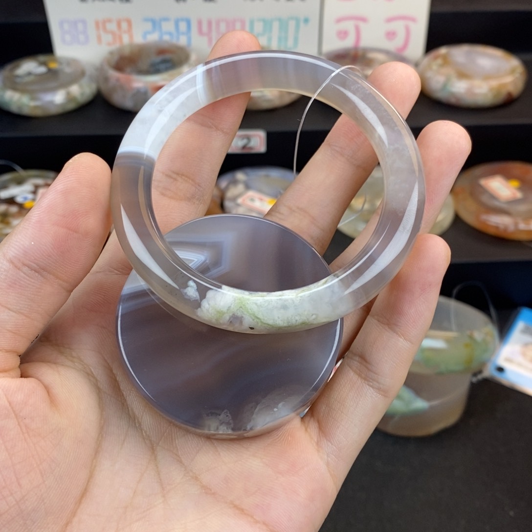 石英质玉手镯未镶嵌