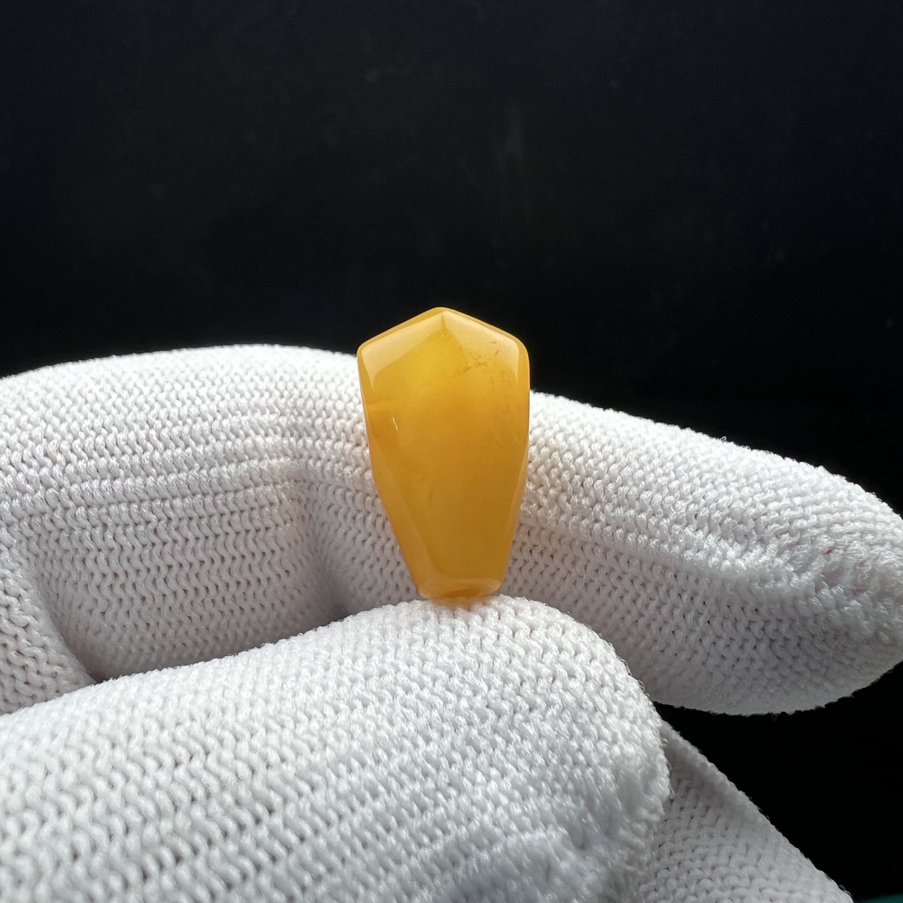 B4206瑕疵特价天然原矿蜜蜡俄料鸡油黄鲨鱼背三通11mm支持鉴定