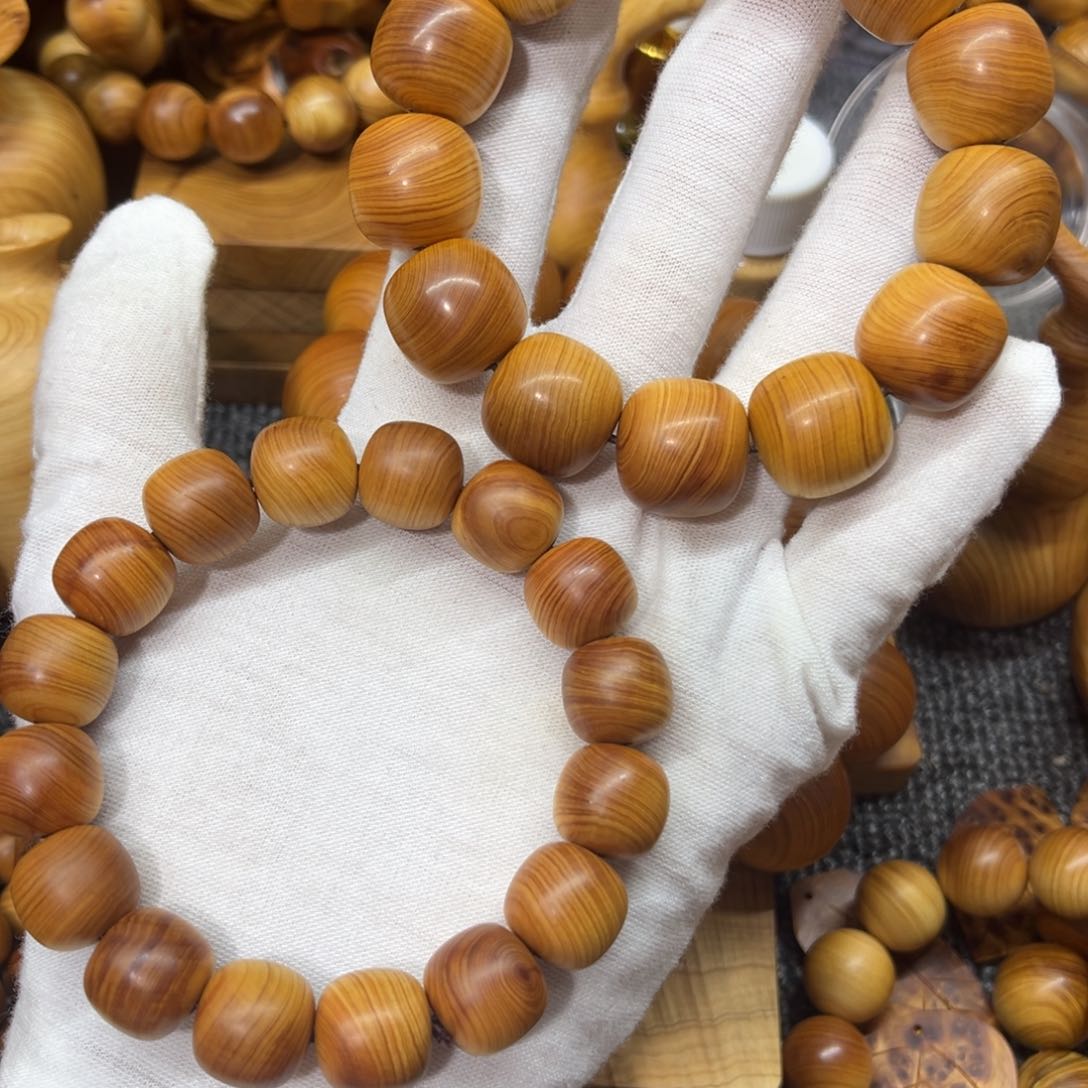 柏木（崖柏）跃**动太行崖柏