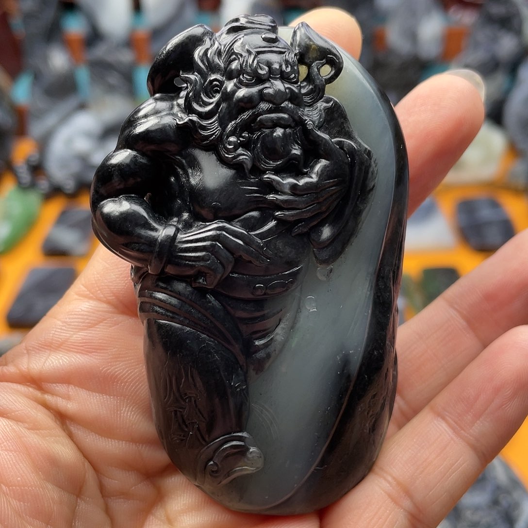 和田玉未镶嵌把件