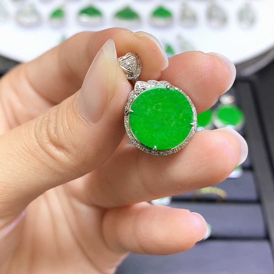 翡翠18K金镶嵌吊坠(不含链)