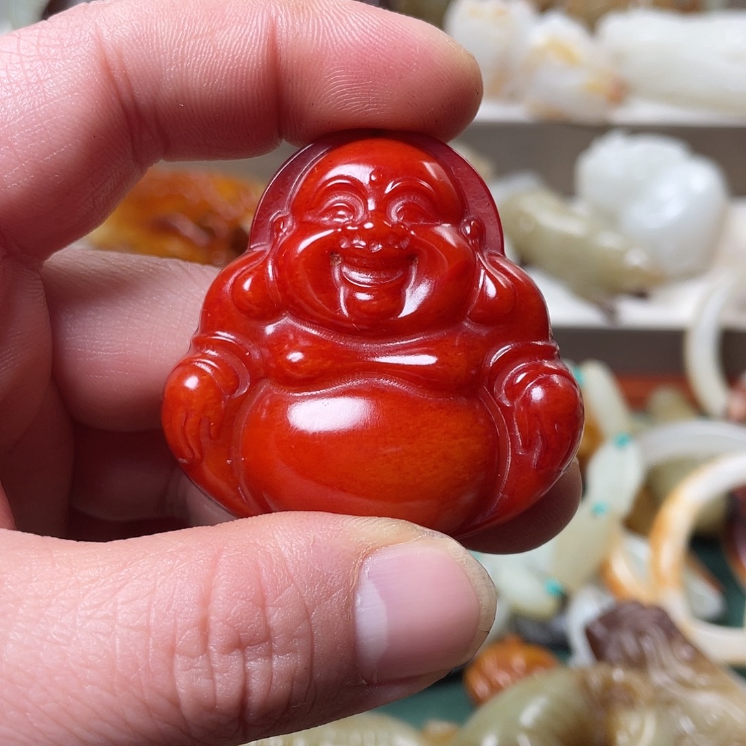 潇***芊和田玉未镶嵌颈饰