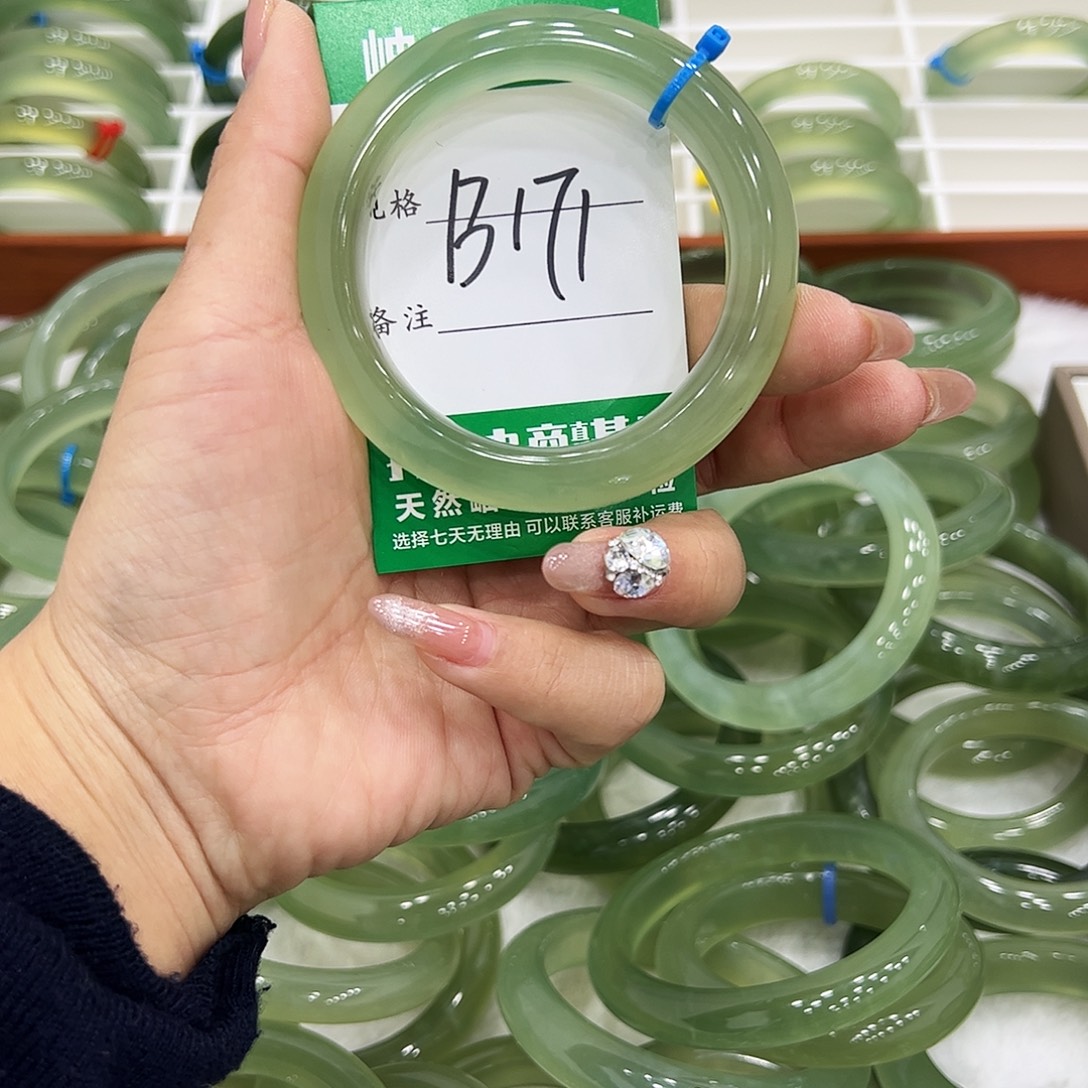 籽***钰蛇纹石玉未镶嵌手镯