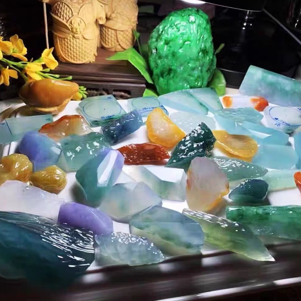 缅料多样性发货一物一拍特价翡翠处理