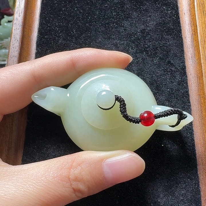 柒***默新号开播 手把件一件 