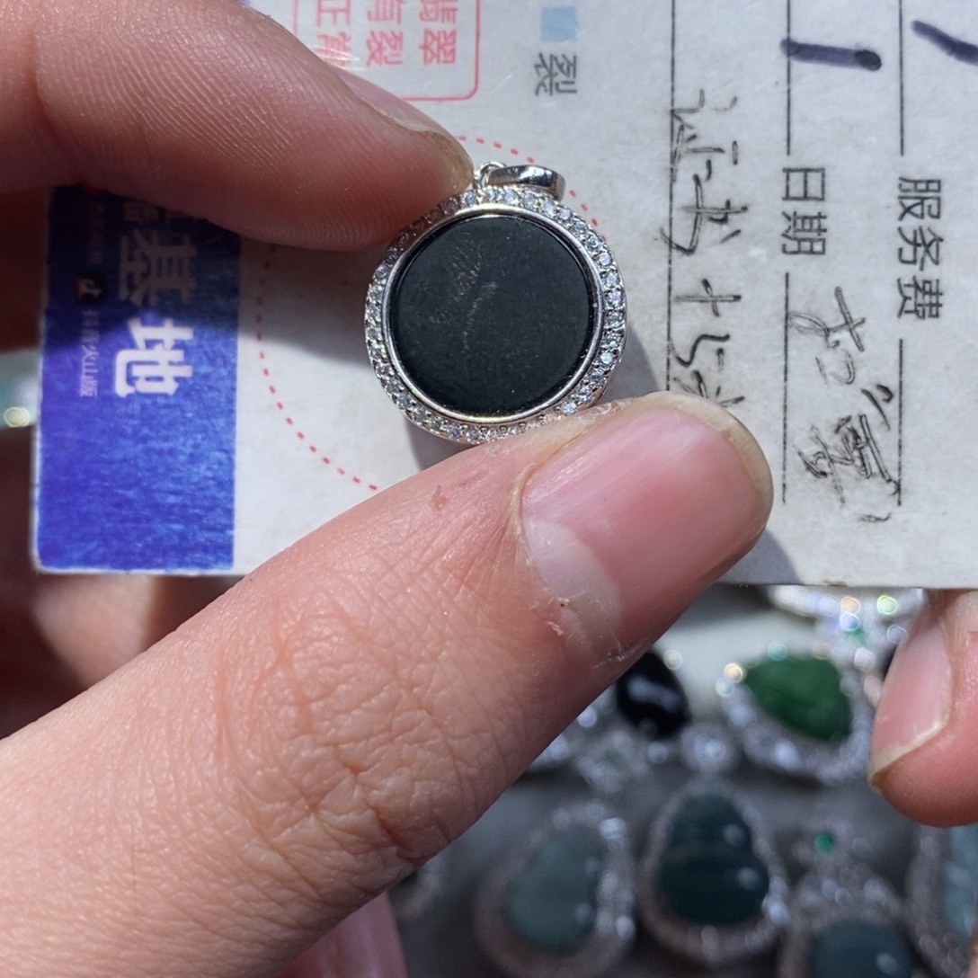 翡翠颈饰未镶嵌翡翠