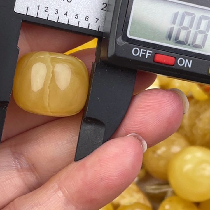 蜜蜡未镶嵌裸石微瑕，788