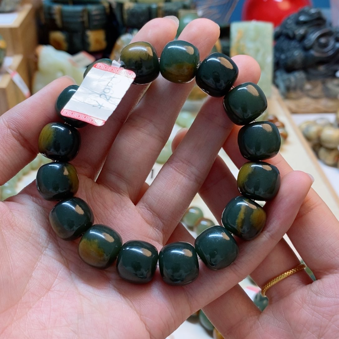 透闪石质玉手串未镶嵌极**丁