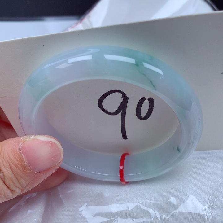 翡翠手镯未镶嵌翡翠