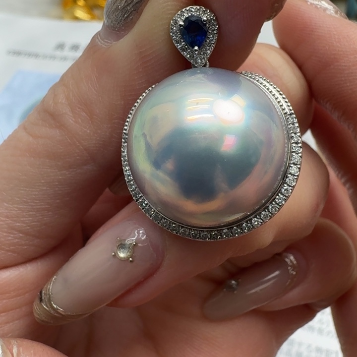 18K金镶嵌拼合珍珠（马贝珠）颈饰