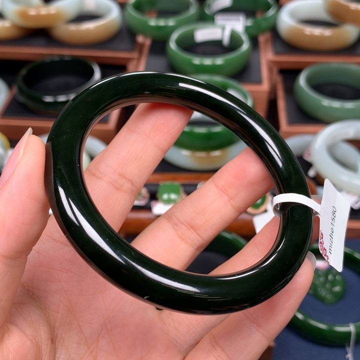 和田玉（碧玉）手镯未镶嵌大**哎57