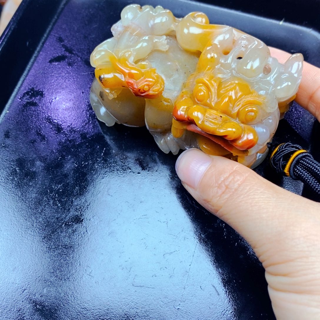 石英质玉（黄龙玉）未镶嵌颈饰