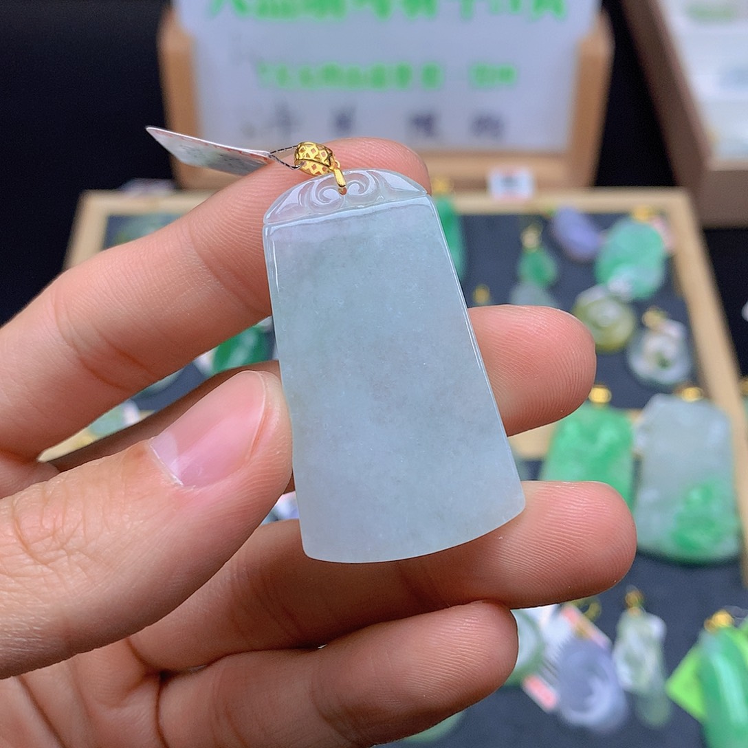 翡翠颈饰18K金镶嵌翡翠