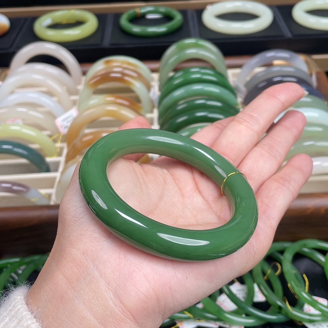 和田玉未镶嵌手镯-粉绿 胖圆条