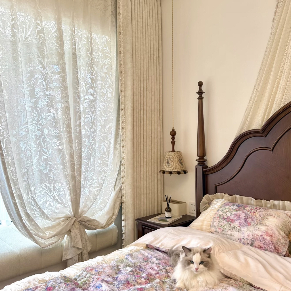 小泡芙  高端雪尼尔莫里斯花新款奶油色温馨治愈卧室高温定型窗帘