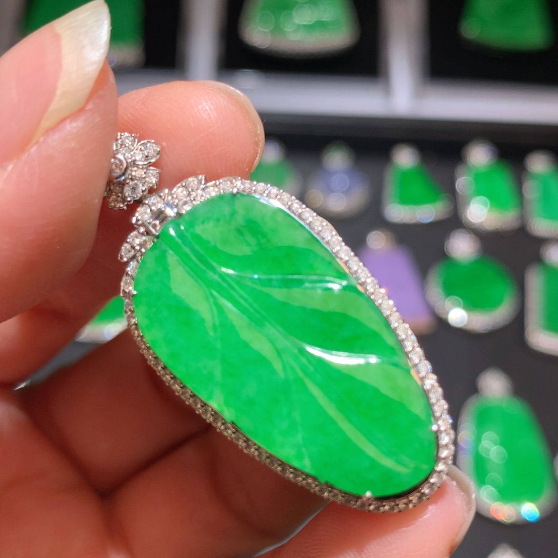 翡翠颈饰18K金镶嵌翡翠