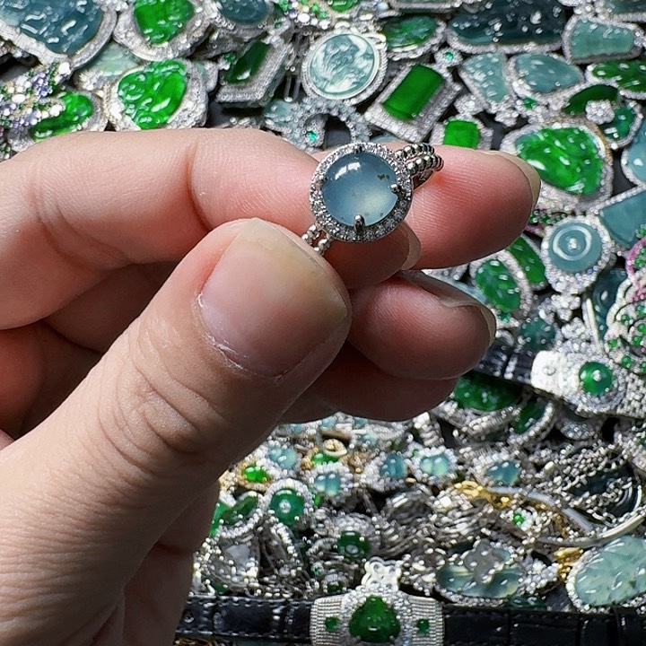 翡翠颈饰未镶嵌天然A货翡翠放漏