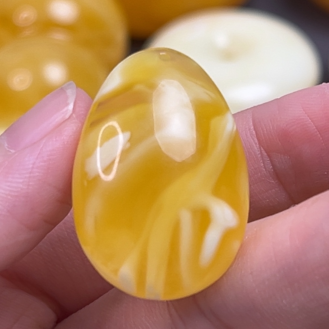 琥珀裸石未镶嵌水滴