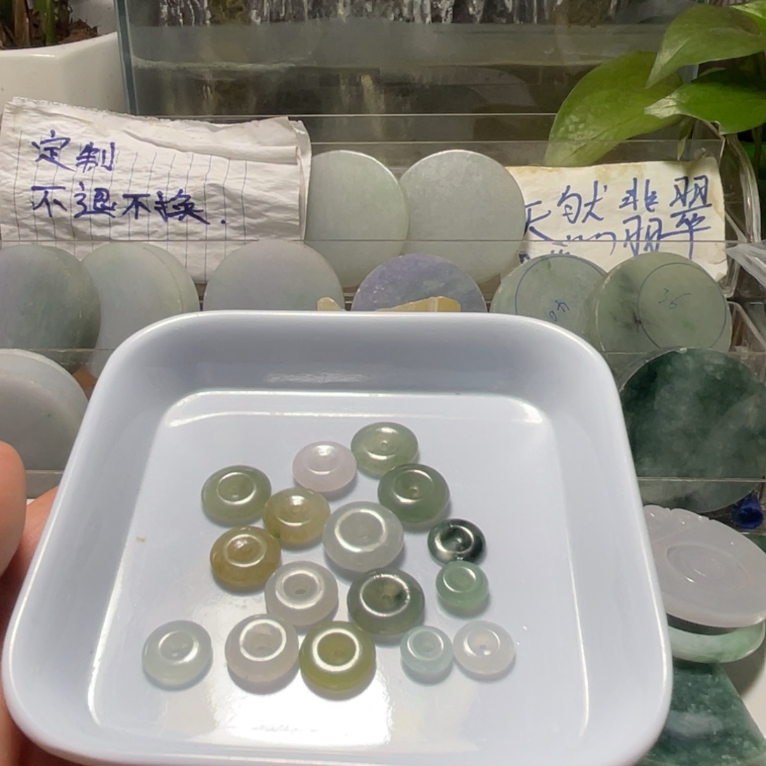 钓***娱翡翠散珠翡翠毛料