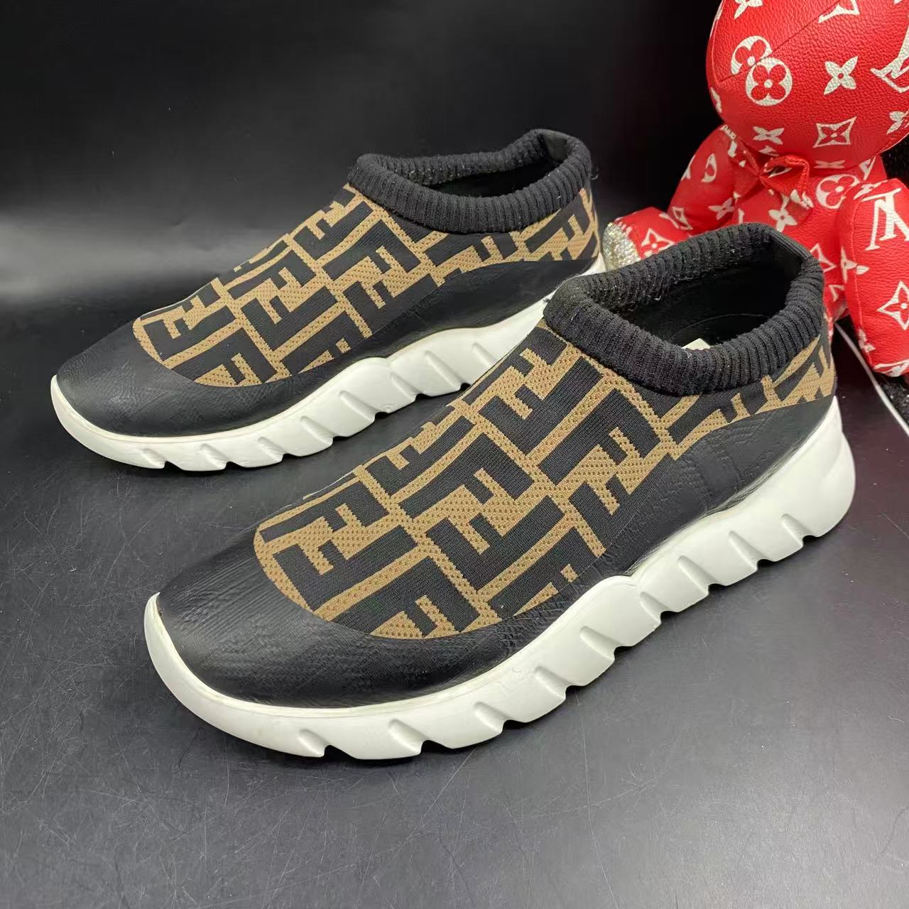 95新 FENDI/芬迪 黑棕老花网面轻便套脚袜鞋40欧码ddm2372