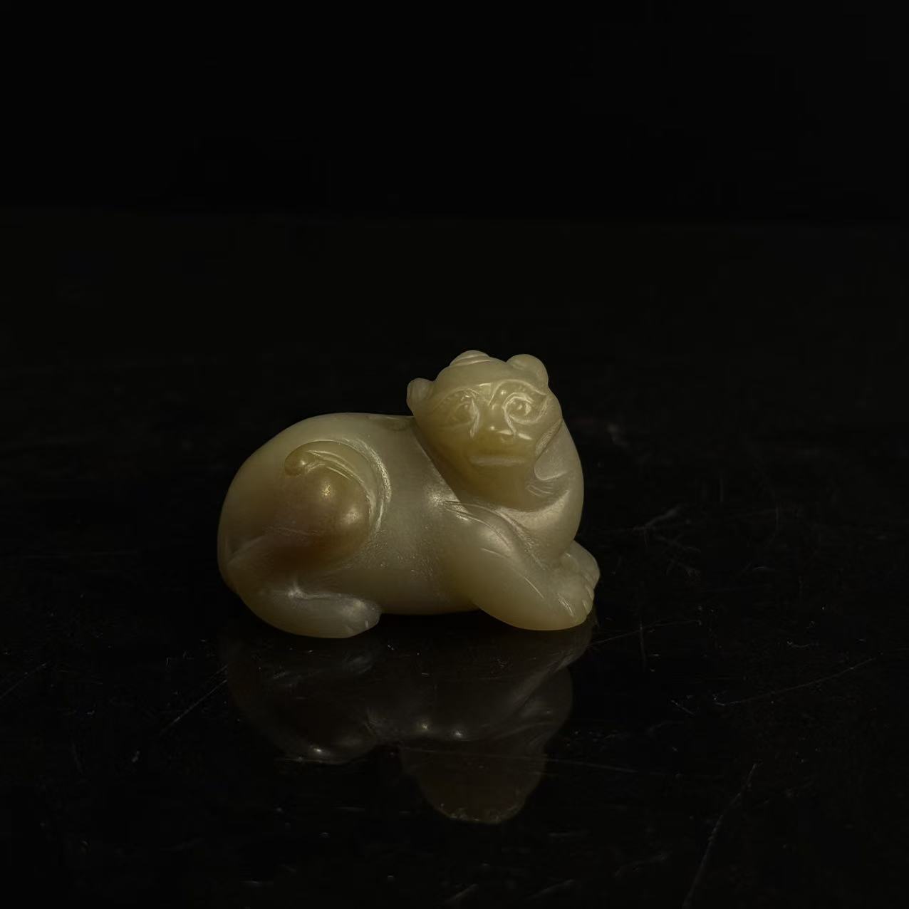 旧藏和田玉瑞兽把件