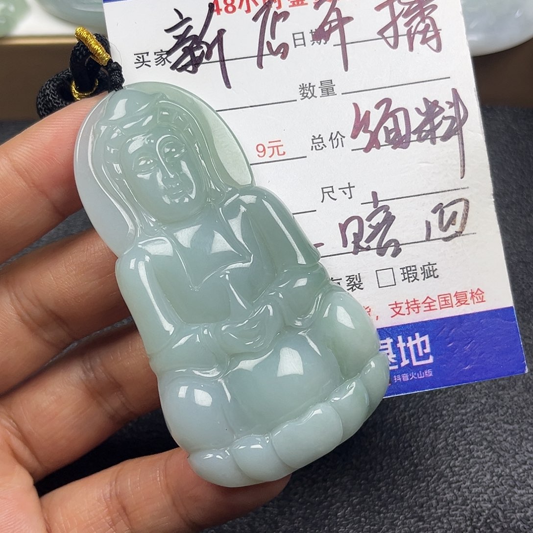 翡翠未镶嵌颈饰         