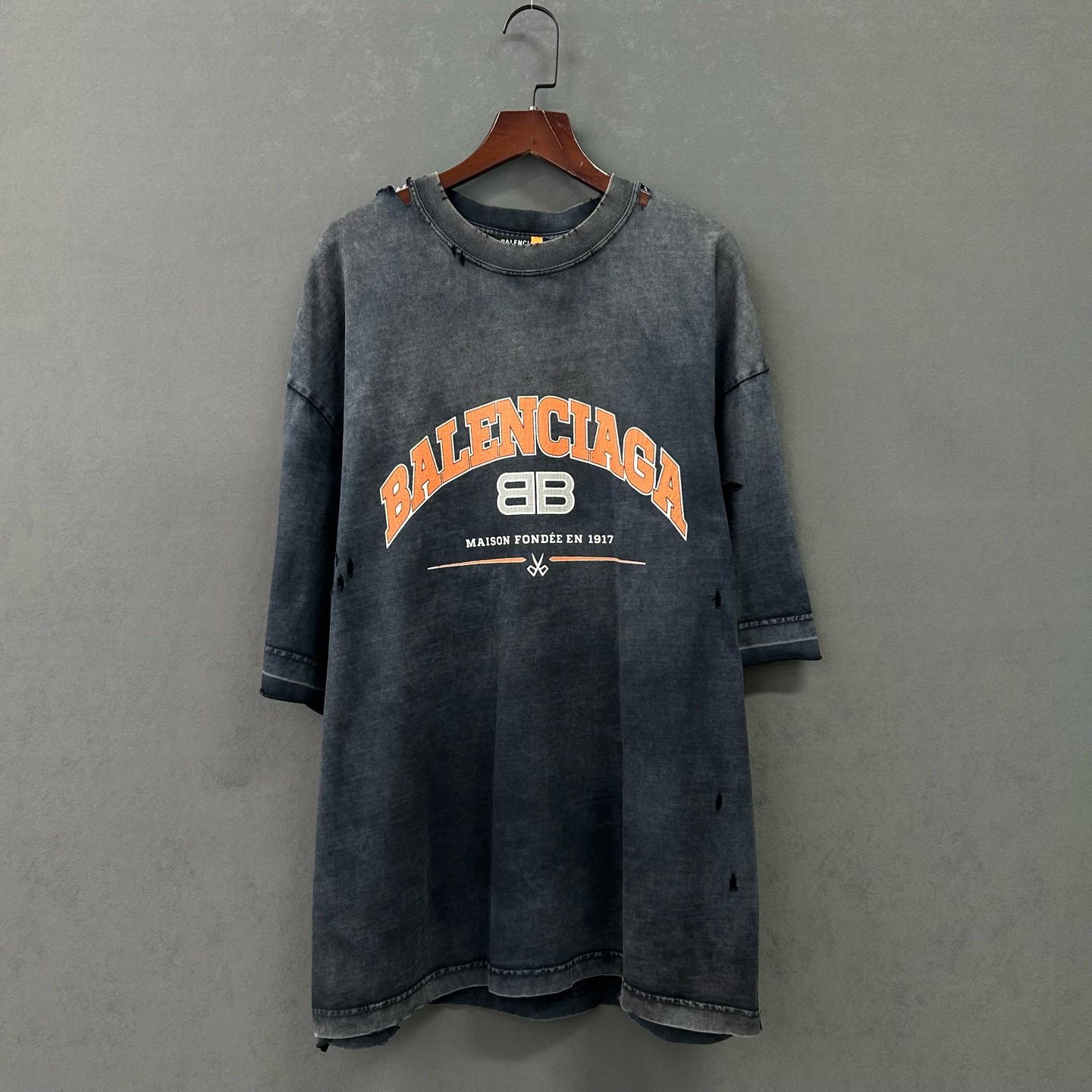 95新 Balenciaga/巴黎世家 黑色做旧破坏双B剪刀短袖S码cl01177