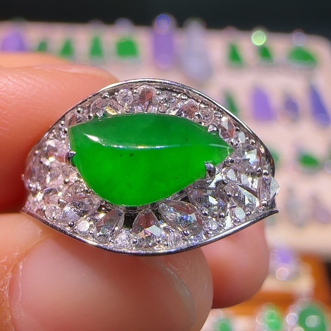 翡翠18K金镶嵌戒指