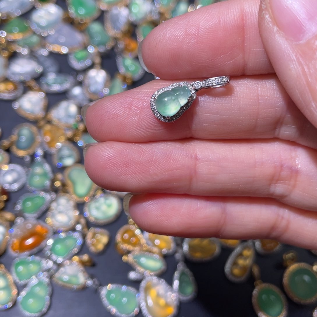 翡翠颈饰18K金镶嵌天然