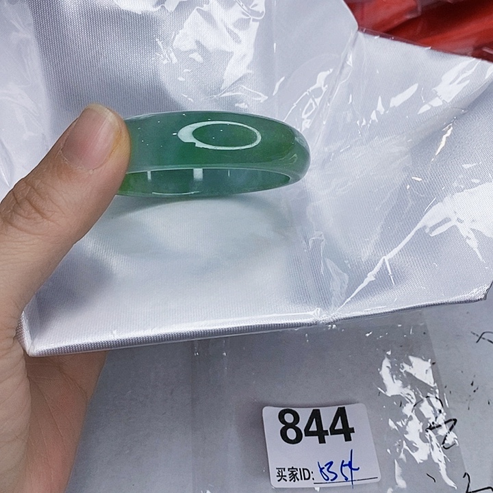 翡翠未镶嵌手镯一图一物实物为准（微瑕处理）