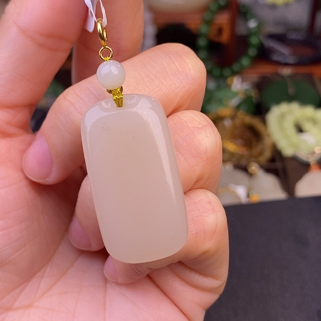 和田玉熟藕粉老料无事牌18.K金清货价未镶嵌