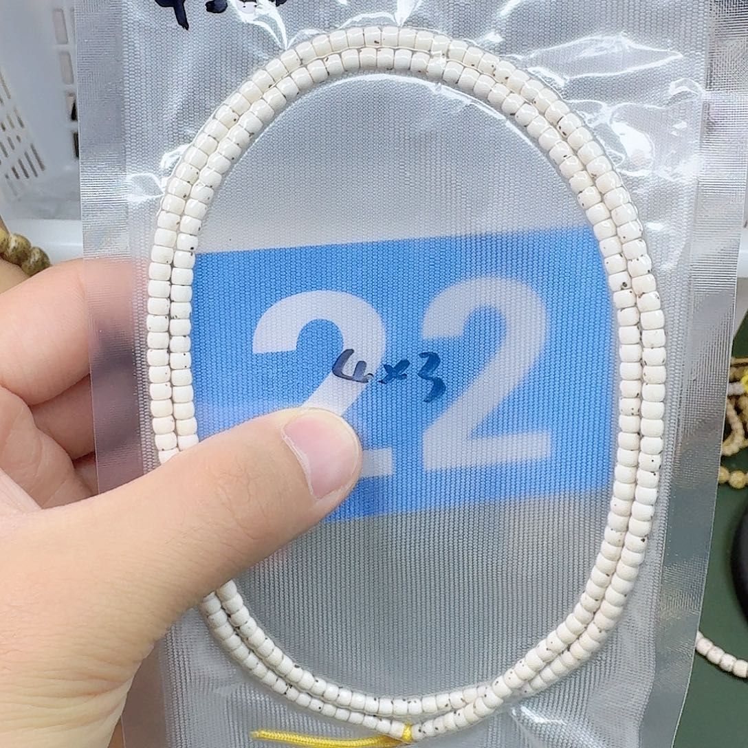吊坠星月菩提43脖挂原白。  22