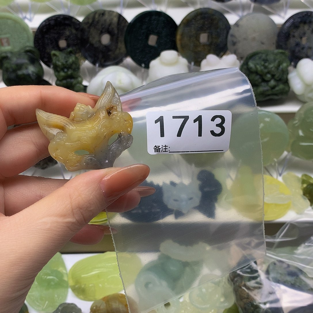 蛇纹石玉未镶嵌颈饰o***n