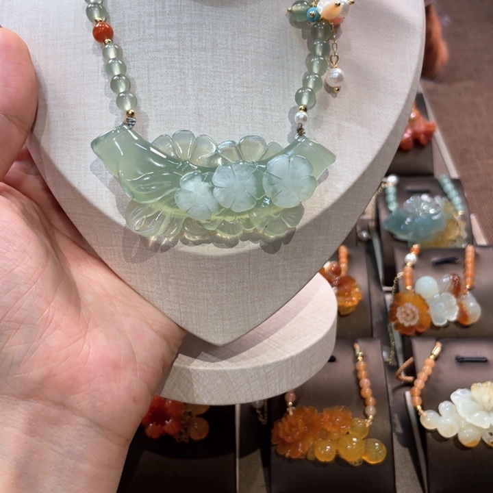 蛇纹石玉未镶嵌吊坠(赠链)