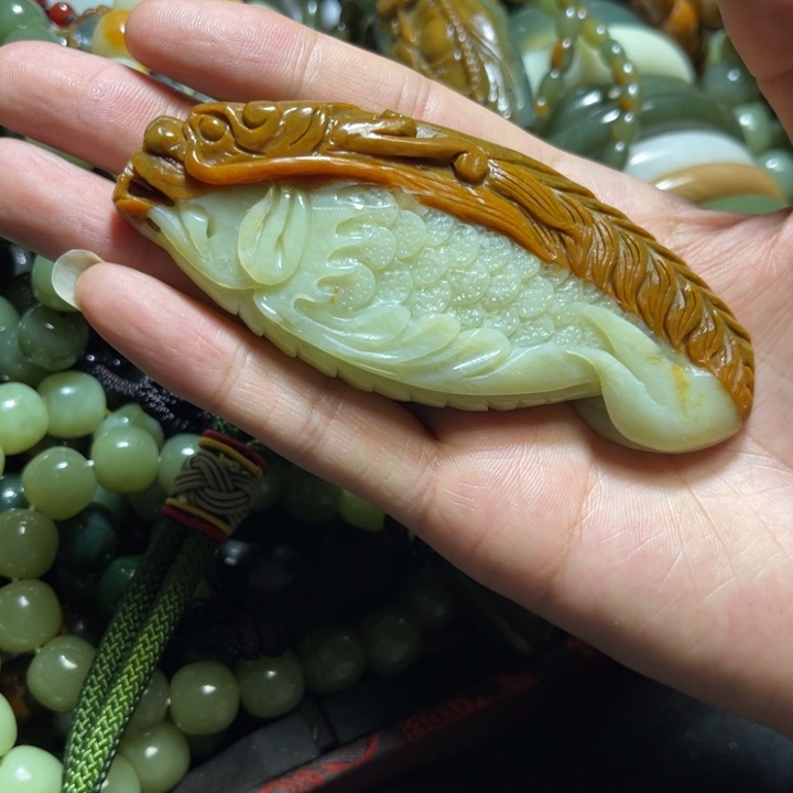 蛇纹石玉合金颈饰